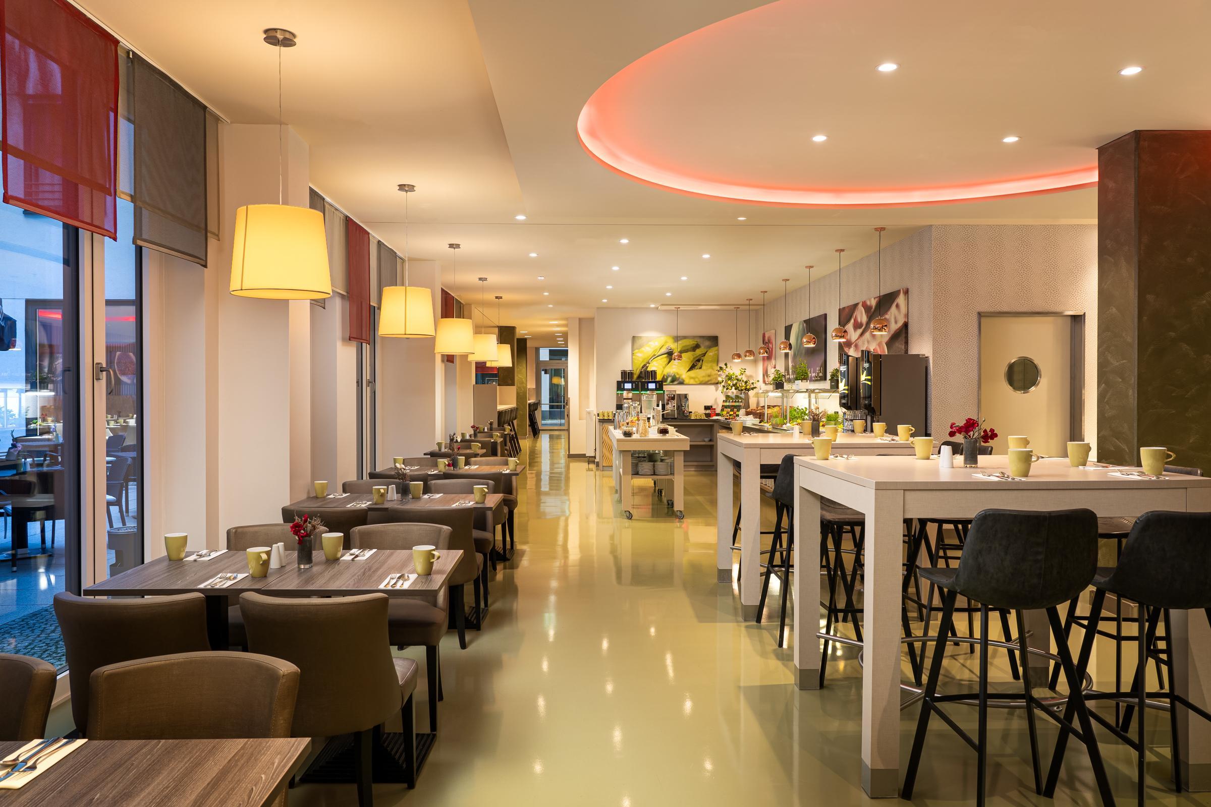 Leonardo Hotel Berlin Mitte Ngoại thất bức ảnh Breakfast buffet at a modern hotel