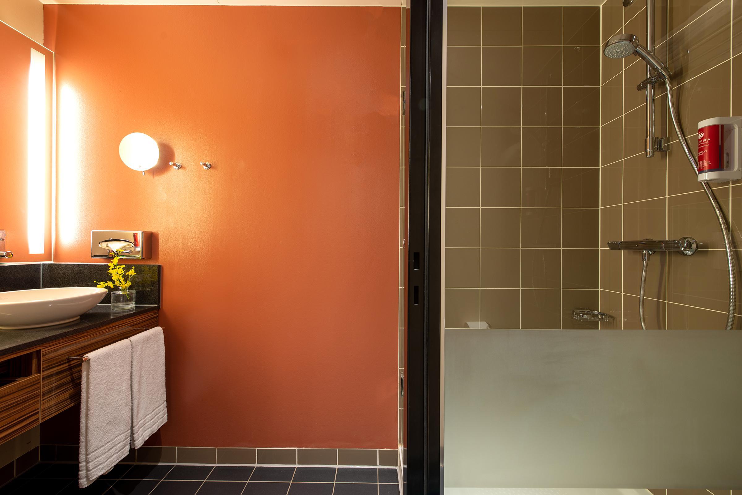 Leonardo Hotel Berlin Mitte Ngoại thất bức ảnh Bathroom